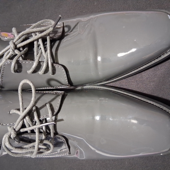 Glossy Gray Derby Shoes with Patent Finish - Picture 2 of 8